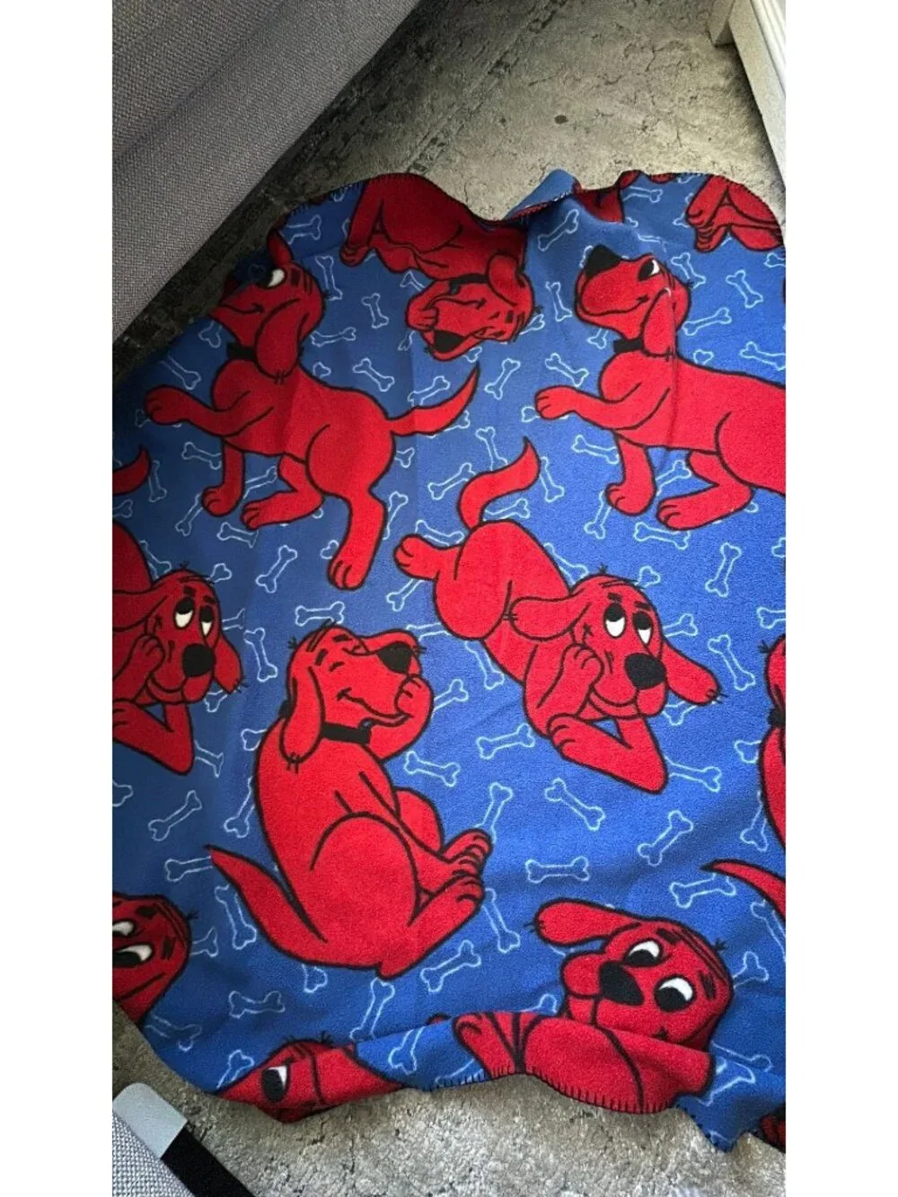 Clifford fleece blanket